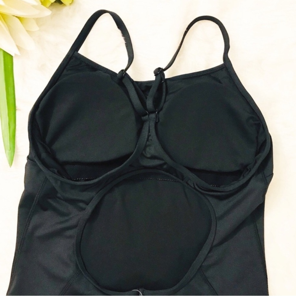 Baleaf One Piece Swimsuit
Women Size 38/L - Picture 5 of 6
